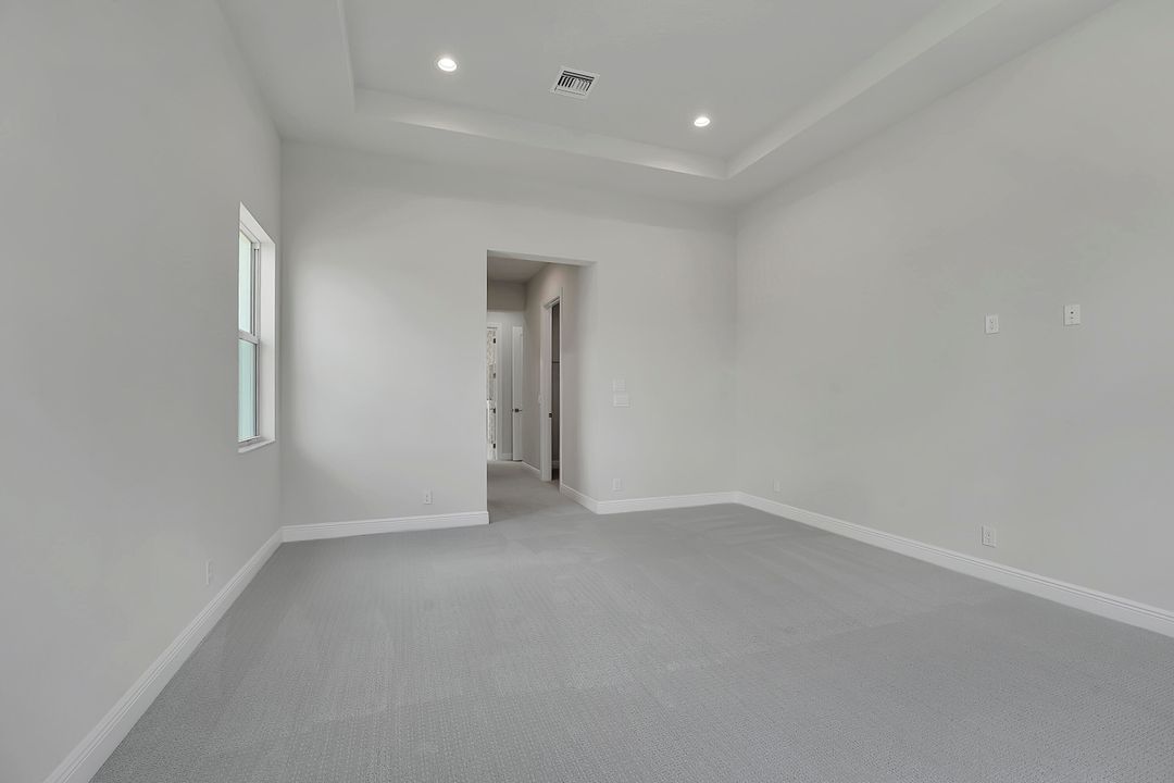 Под контрактом: $7,500 (5 спален, 3 ванн, 3740 Квадратных фут)