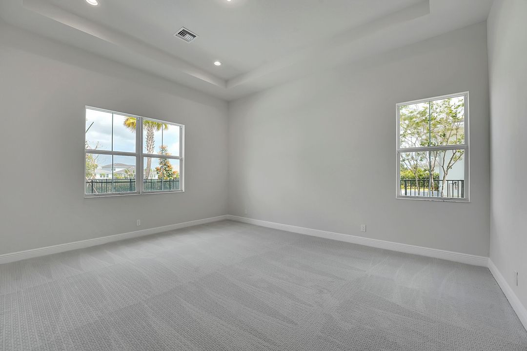 Под контрактом: $7,500 (5 спален, 3 ванн, 3740 Квадратных фут)