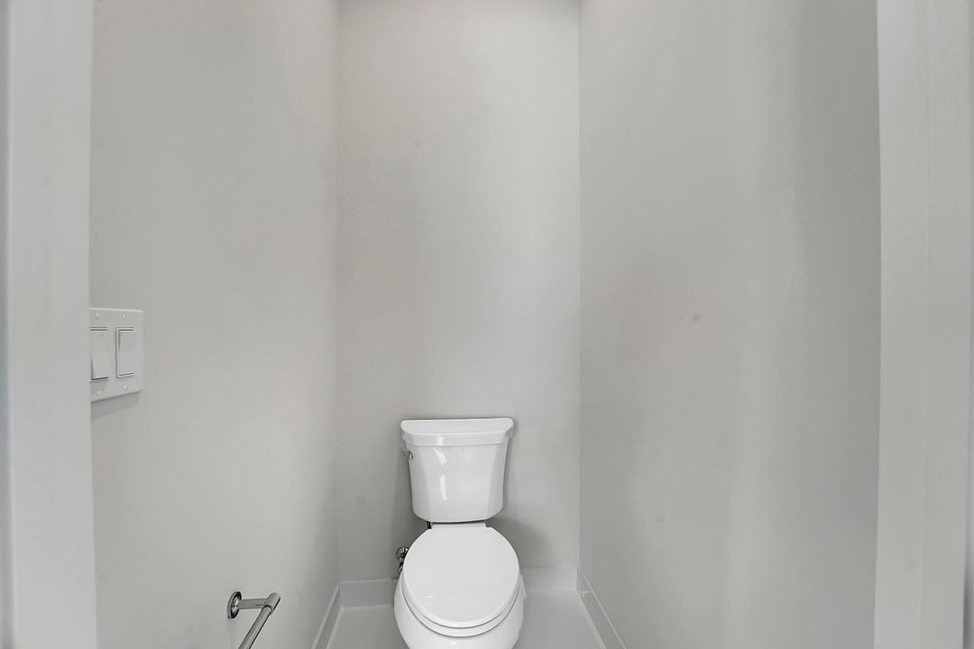 Под контрактом: $7,500 (5 спален, 3 ванн, 3740 Квадратных фут)