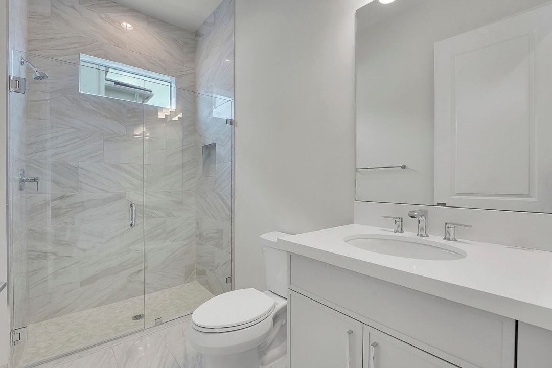 Под контрактом: $7,500 (5 спален, 3 ванн, 3740 Квадратных фут)