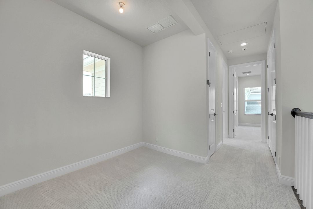 Под контрактом: $7,500 (5 спален, 3 ванн, 3740 Квадратных фут)