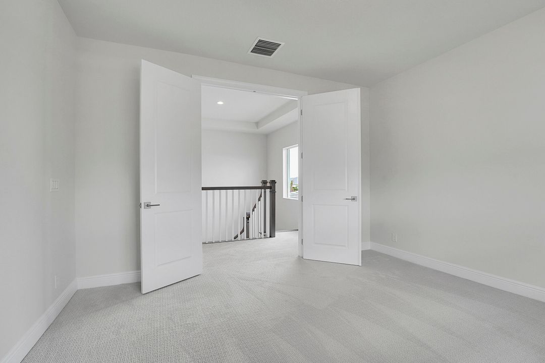 Под контрактом: $7,500 (5 спален, 3 ванн, 3740 Квадратных фут)