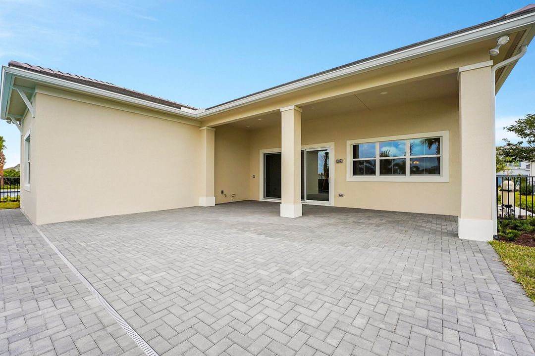 Под контрактом: $7,500 (5 спален, 3 ванн, 3740 Квадратных фут)