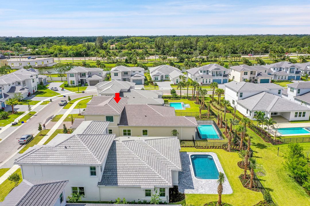 Под контрактом: $7,500 (5 спален, 3 ванн, 3740 Квадратных фут)