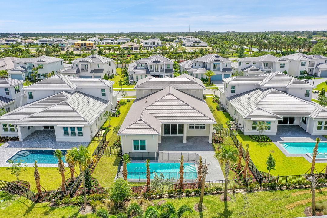 Под контрактом: $7,500 (5 спален, 3 ванн, 3740 Квадратных фут)