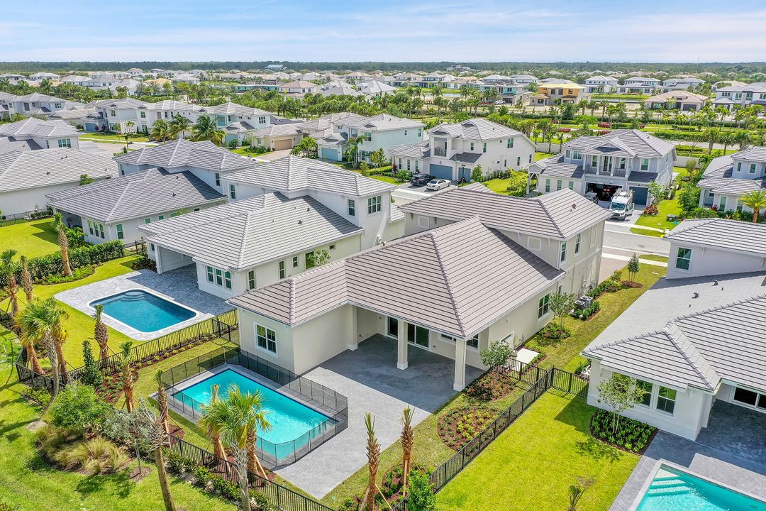 Под контрактом: $7,500 (5 спален, 3 ванн, 3740 Квадратных фут)