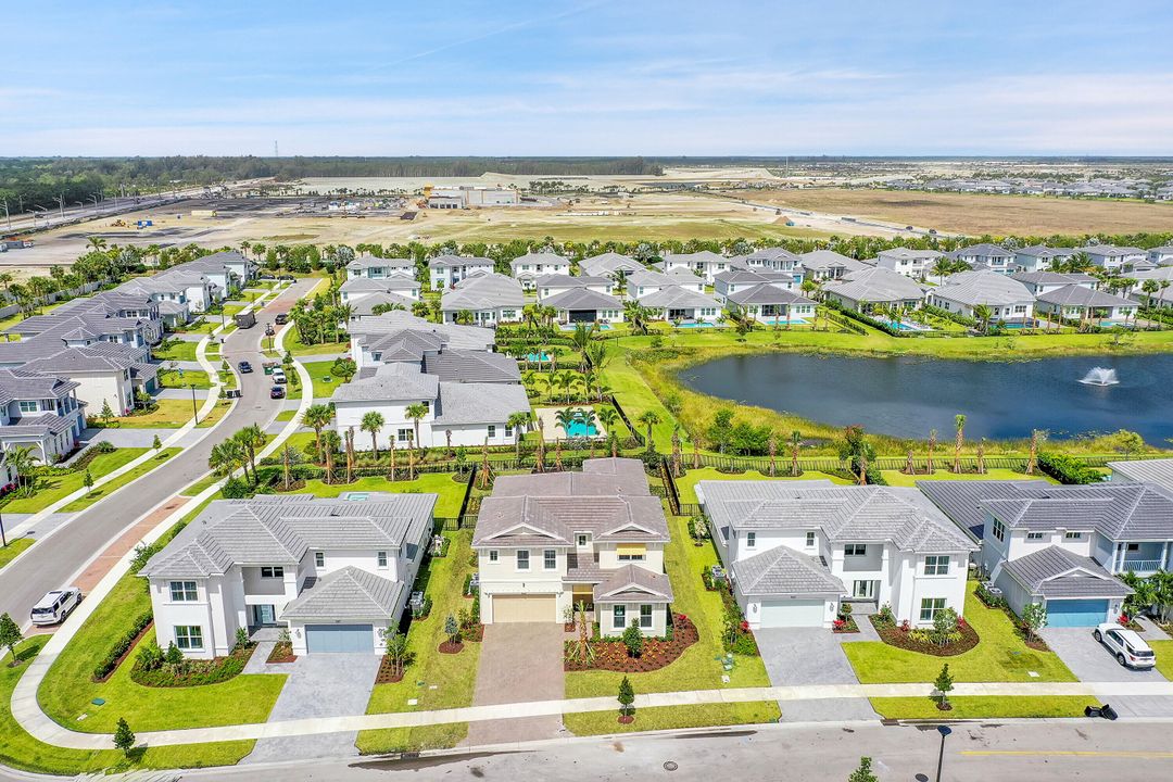 Под контрактом: $7,500 (5 спален, 3 ванн, 3740 Квадратных фут)