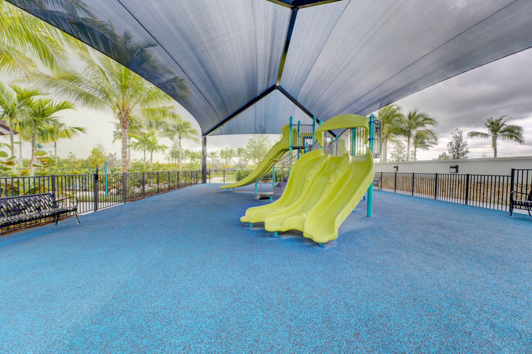 Под контрактом: $7,500 (5 спален, 3 ванн, 3740 Квадратных фут)