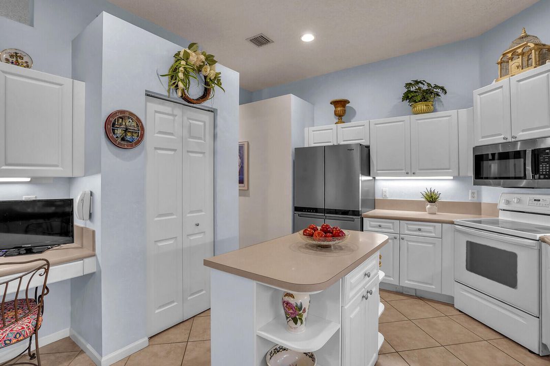 Active With Contract: $485,000 (3 beds, 2 baths, 1793 Square Feet)