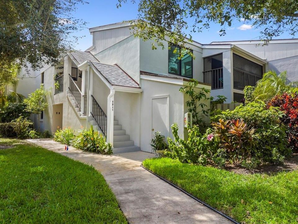 For Sale: $475,000 (3 beds, 2 baths, 1350 Square Feet)