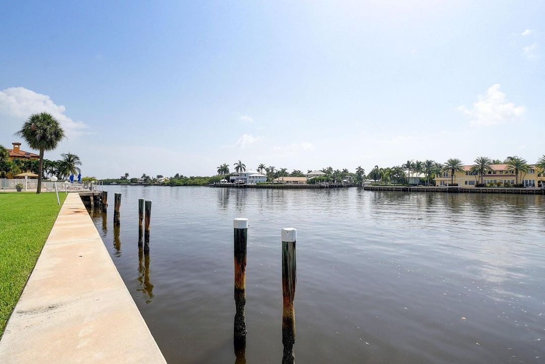 合同活跃: $149,900 (2 贝兹, 2 浴室, 858 平方英尺)