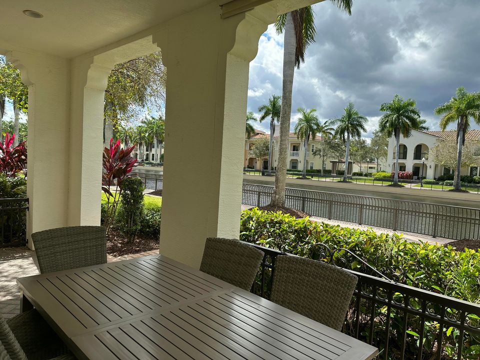 合同活跃: $799,000 (4 贝兹, 3 浴室, 2544 平方英尺)