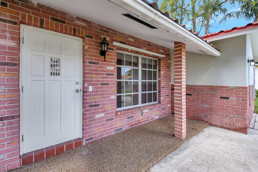 Active With Contract: $449,900 (3 beds, 2 baths, 1461 Square Feet)