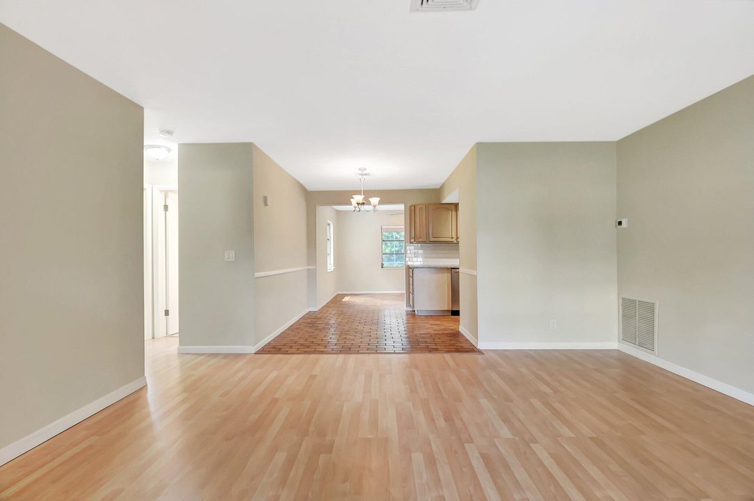 Active With Contract: $449,900 (3 beds, 2 baths, 1461 Square Feet)