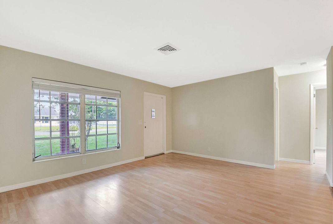 Active With Contract: $449,900 (3 beds, 2 baths, 1461 Square Feet)