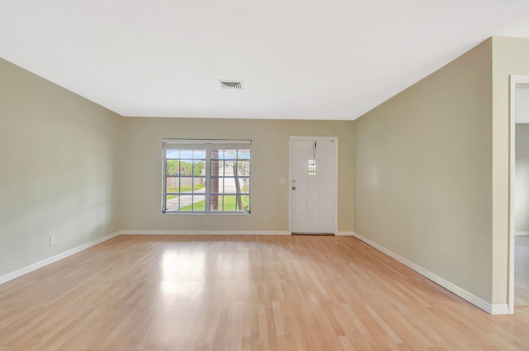 Active With Contract: $449,900 (3 beds, 2 baths, 1461 Square Feet)