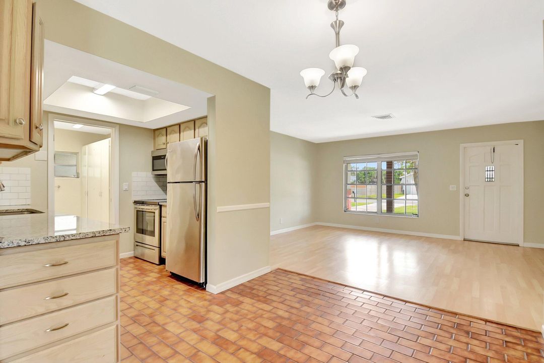 Active With Contract: $449,900 (3 beds, 2 baths, 1461 Square Feet)