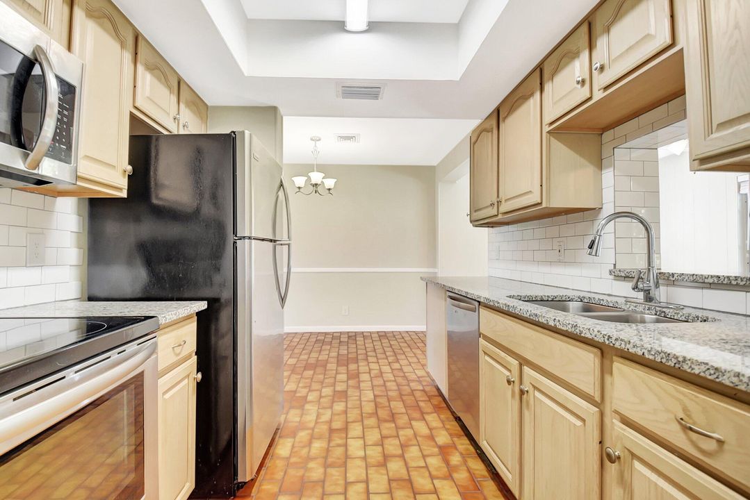 Active With Contract: $449,900 (3 beds, 2 baths, 1461 Square Feet)