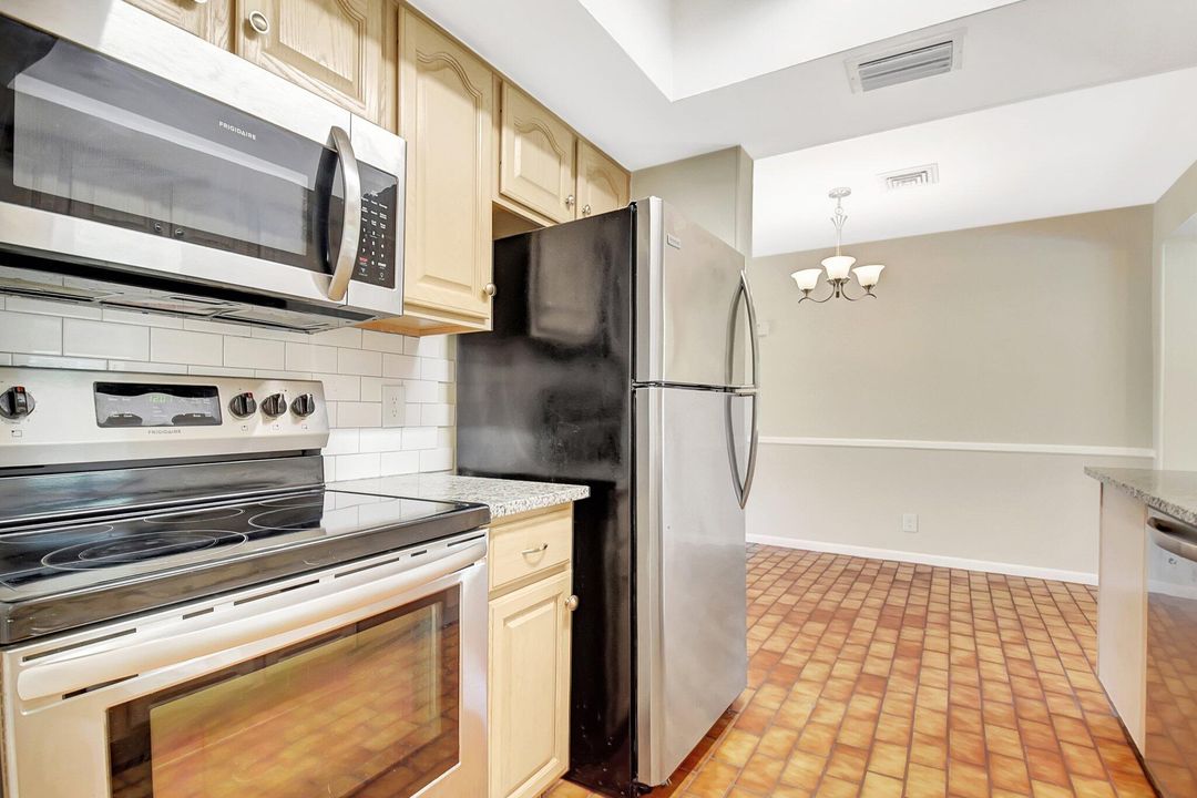 Active With Contract: $449,900 (3 beds, 2 baths, 1461 Square Feet)