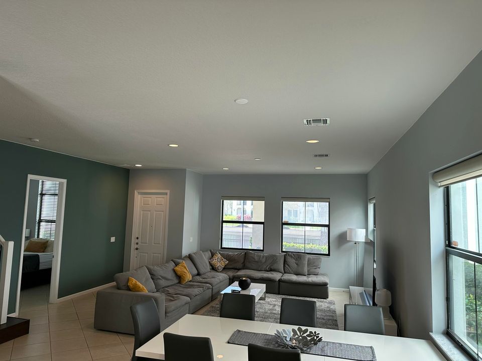 合同活跃: $799,000 (4 贝兹, 3 浴室, 2544 平方英尺)