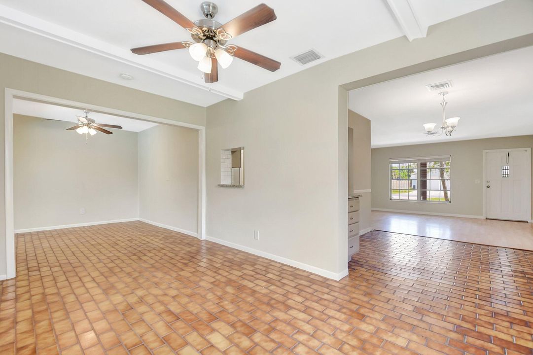 Active With Contract: $449,900 (3 beds, 2 baths, 1461 Square Feet)