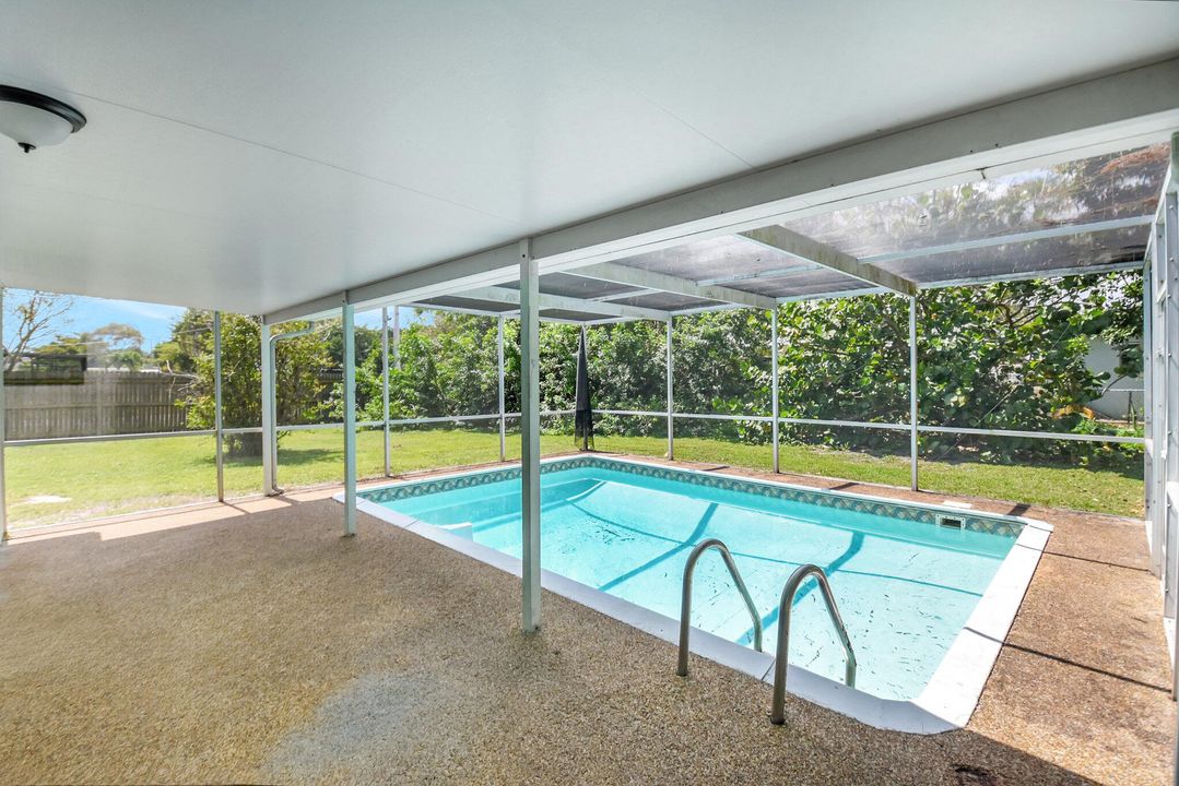 Active With Contract: $449,900 (3 beds, 2 baths, 1461 Square Feet)