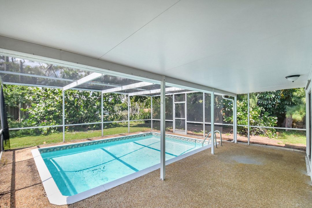 Active With Contract: $449,900 (3 beds, 2 baths, 1461 Square Feet)