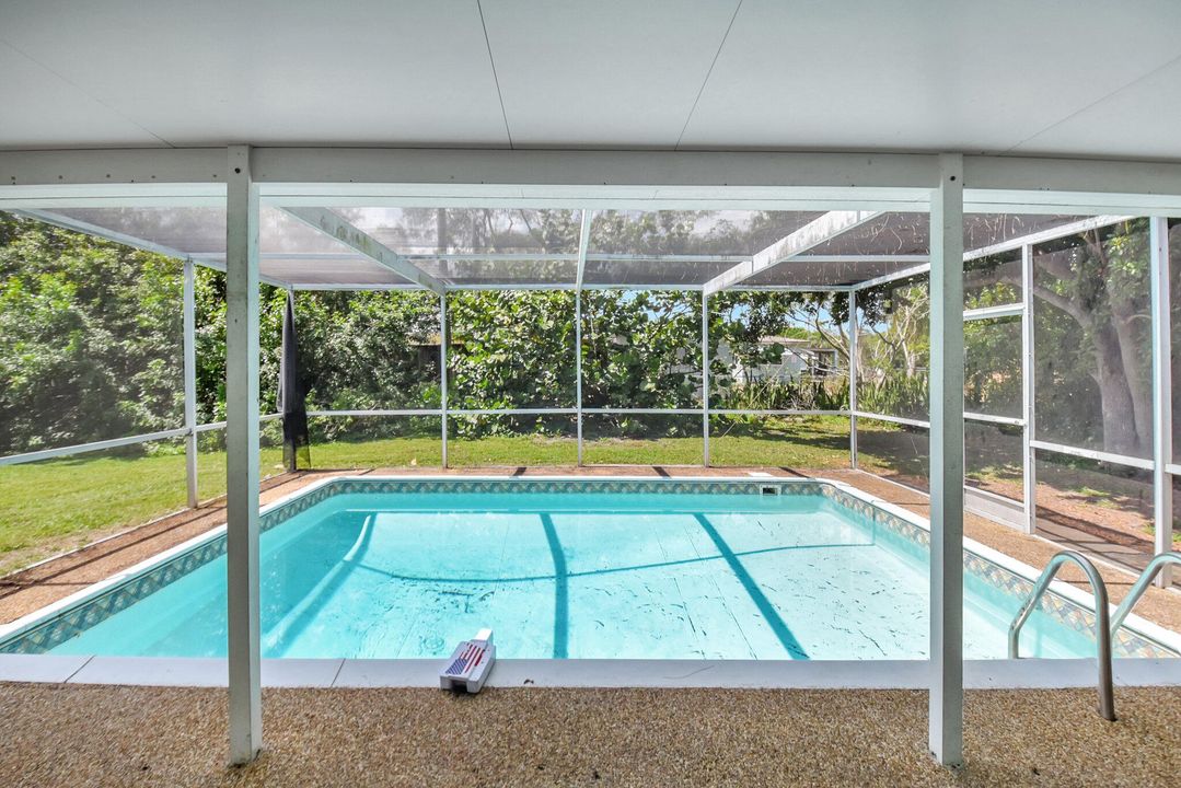 Active With Contract: $449,900 (3 beds, 2 baths, 1461 Square Feet)