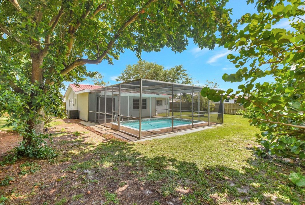 Active With Contract: $449,900 (3 beds, 2 baths, 1461 Square Feet)