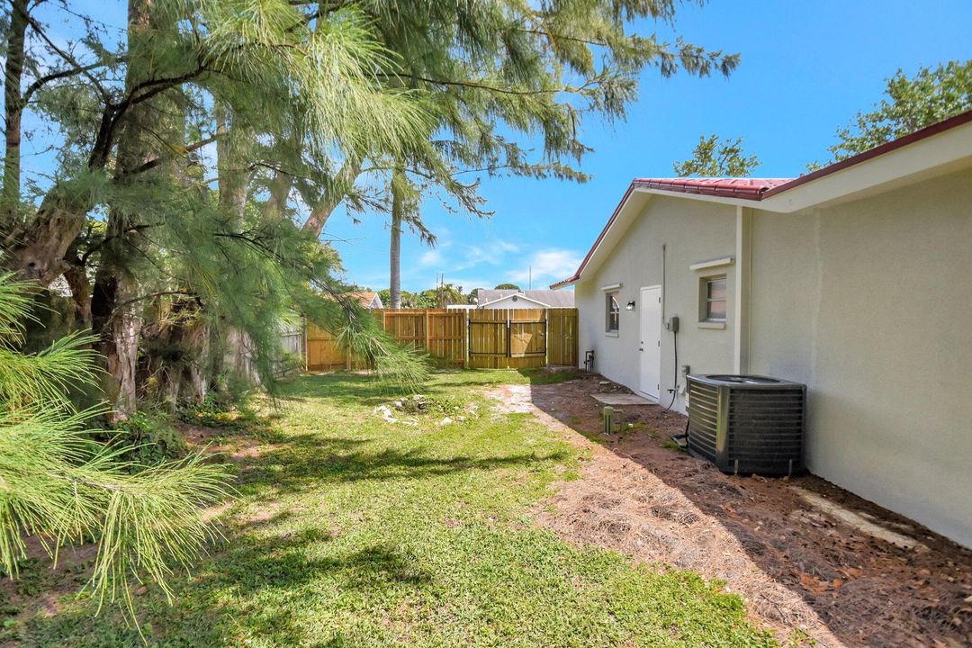 Active With Contract: $449,900 (3 beds, 2 baths, 1461 Square Feet)