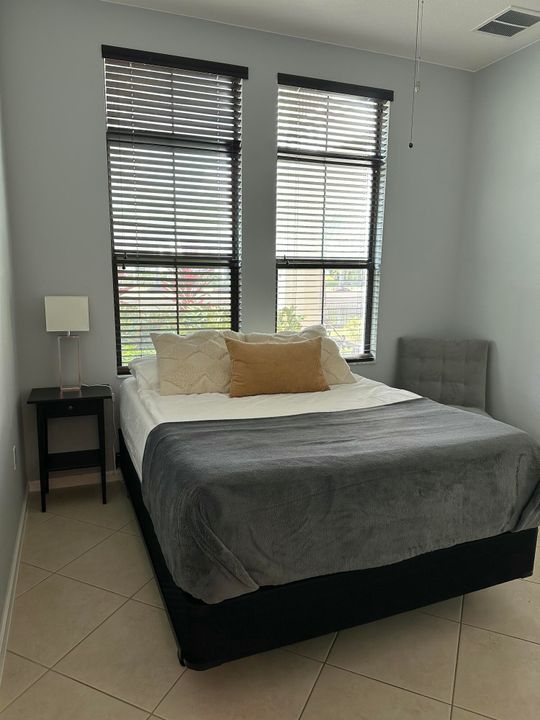 合同活跃: $799,000 (4 贝兹, 3 浴室, 2544 平方英尺)