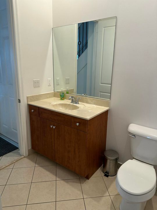 合同活跃: $799,000 (4 贝兹, 3 浴室, 2544 平方英尺)