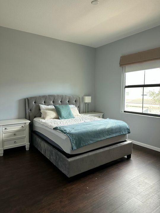 合同活跃: $799,000 (4 贝兹, 3 浴室, 2544 平方英尺)