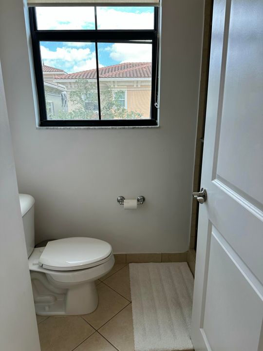 合同活跃: $799,000 (4 贝兹, 3 浴室, 2544 平方英尺)