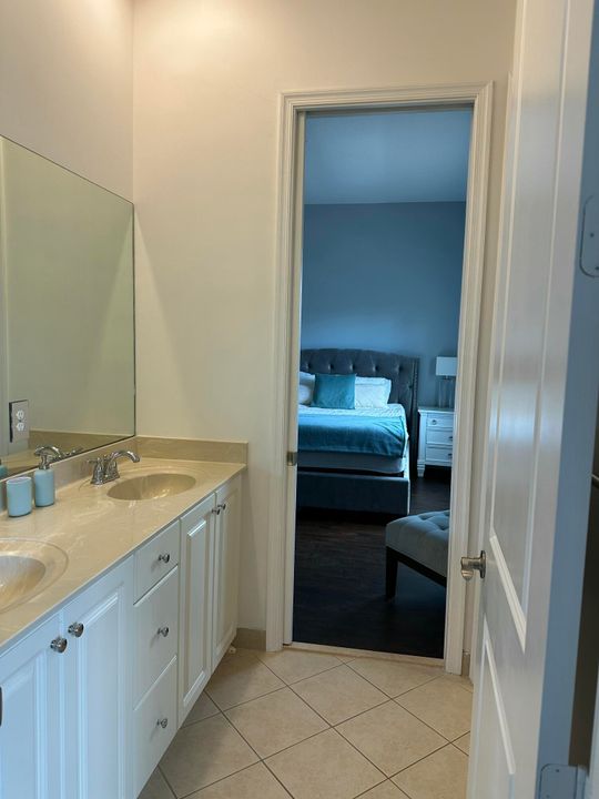 合同活跃: $799,000 (4 贝兹, 3 浴室, 2544 平方英尺)