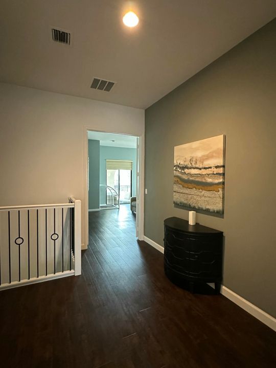 合同活跃: $799,000 (4 贝兹, 3 浴室, 2544 平方英尺)