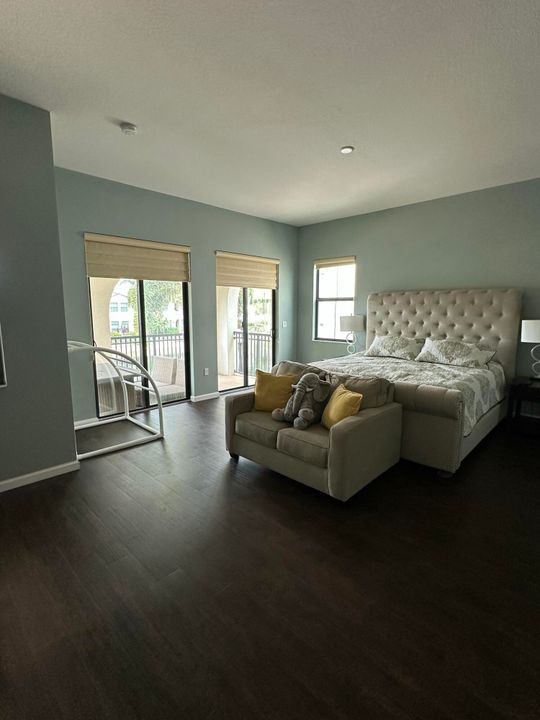 合同活跃: $799,000 (4 贝兹, 3 浴室, 2544 平方英尺)