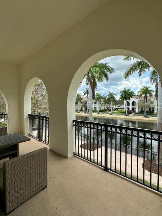 合同活跃: $799,000 (4 贝兹, 3 浴室, 2544 平方英尺)