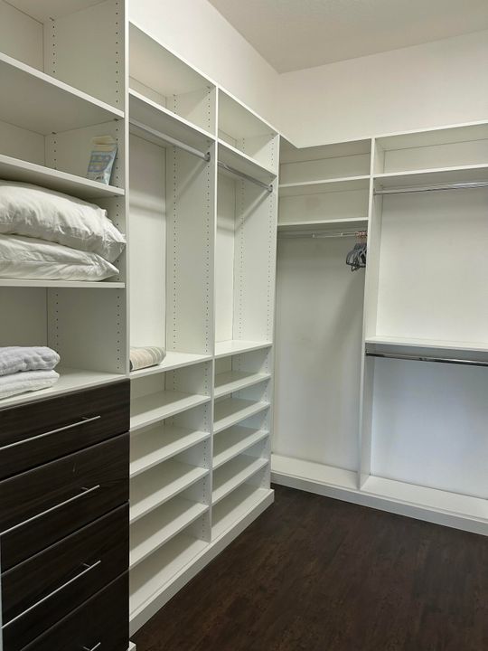 合同活跃: $799,000 (4 贝兹, 3 浴室, 2544 平方英尺)