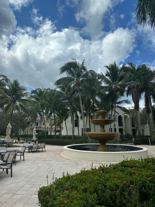 合同活跃: $799,000 (4 贝兹, 3 浴室, 2544 平方英尺)