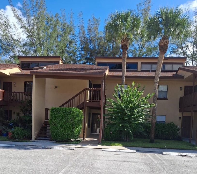 合同活跃: $2,100 (2 贝兹, 2 浴室, 1125 平方英尺)