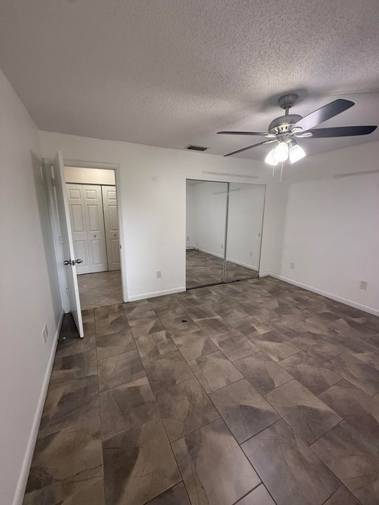 合同活跃: $2,100 (2 贝兹, 2 浴室, 1125 平方英尺)