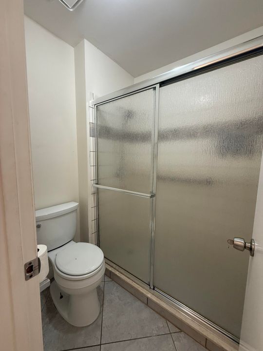 合同活跃: $2,100 (2 贝兹, 2 浴室, 1125 平方英尺)