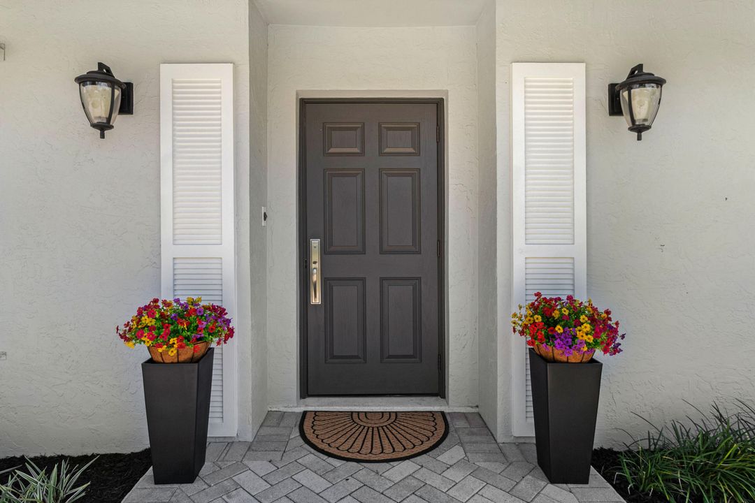 合同活跃: $809,000 (4 贝兹, 3 浴室, 1854 平方英尺)