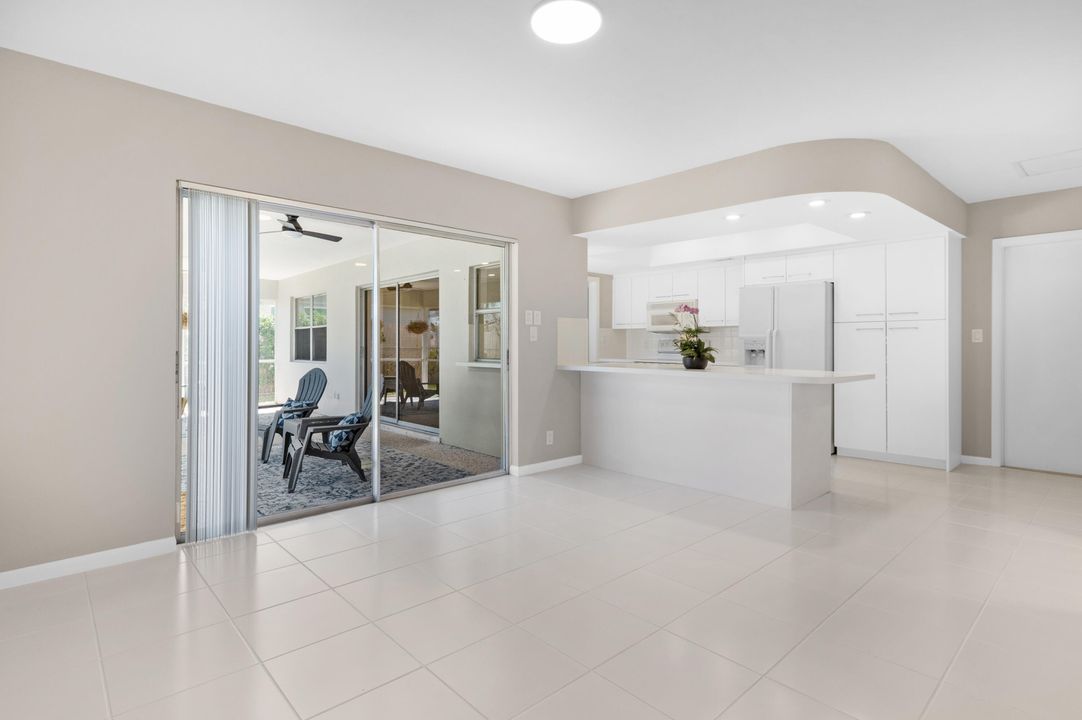 合同活跃: $809,000 (4 贝兹, 3 浴室, 1854 平方英尺)