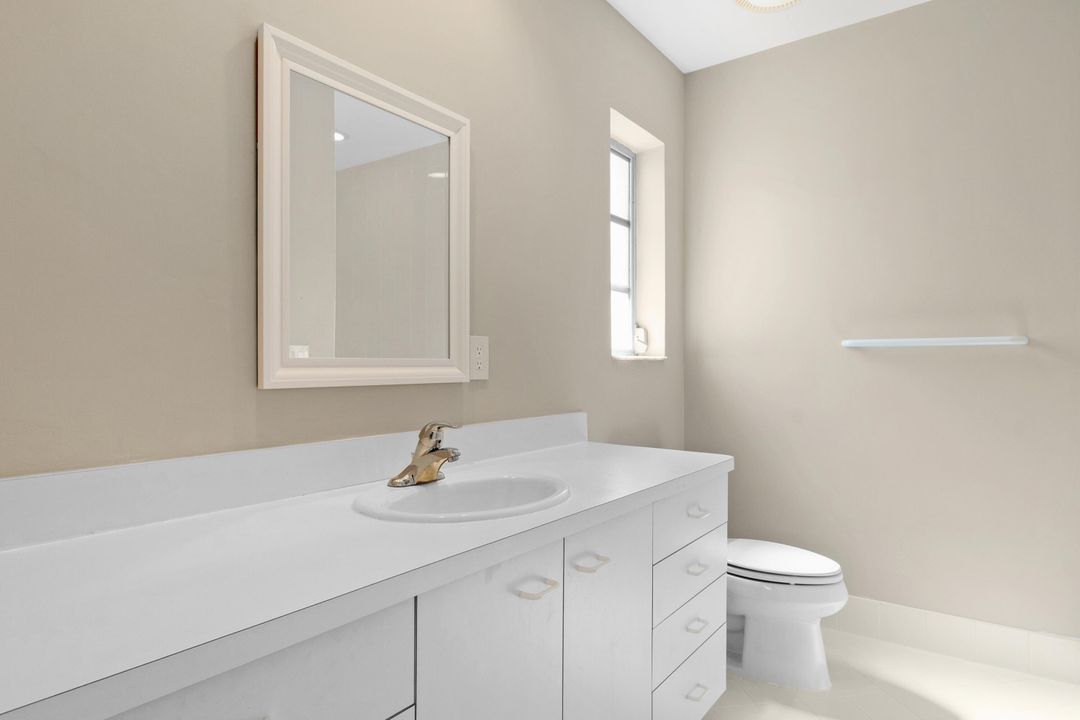 合同活跃: $809,000 (4 贝兹, 3 浴室, 1854 平方英尺)