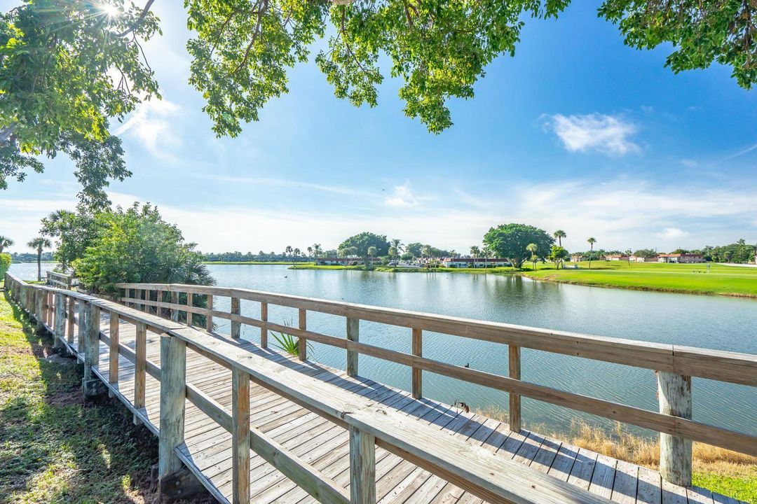 For Rent: $1,595 (2 beds, 2 baths, 880 Square Feet)