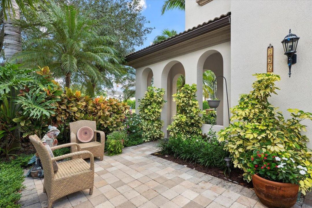 合同活跃: $1,450,000 (3 贝兹, 2 浴室, 2475 平方英尺)