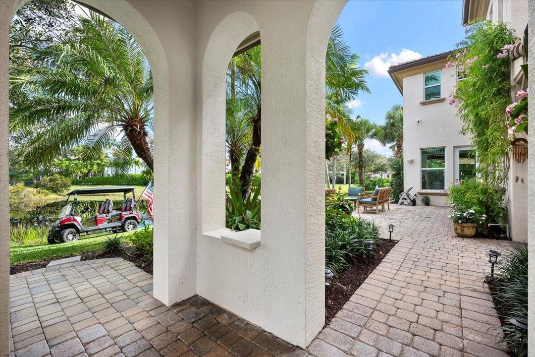 合同活跃: $1,450,000 (3 贝兹, 2 浴室, 2475 平方英尺)