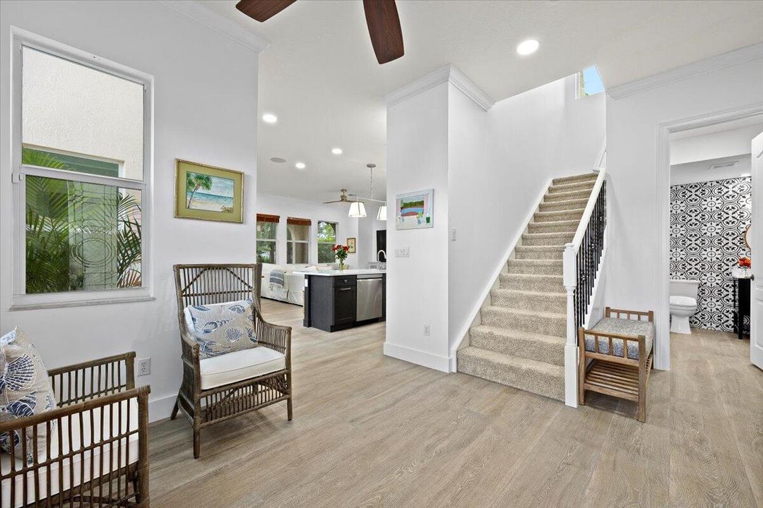 合同活跃: $1,450,000 (3 贝兹, 2 浴室, 2475 平方英尺)